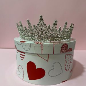 Tiara plateada con piedras
