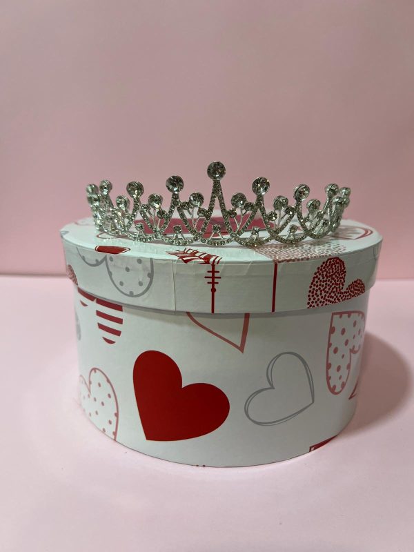 Tiara plateada con piedras